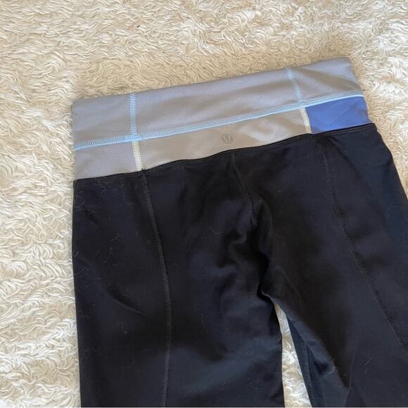 Lululemon Groove Crop Black Blue Color Block Waistband Size 4 - Picture 4 of 8